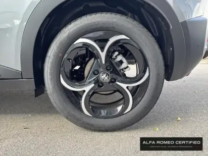 Photo 11 Alfa Romeo Junior  1.2 Ibrida 145ch Speciale e-DCT6