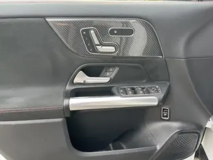 Photo 15 Mercedes GLA 200 d AMG Line