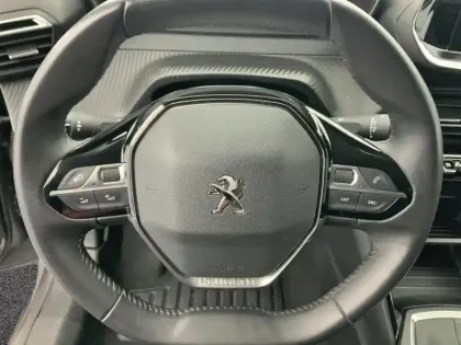 Photo 18 Peugeot 208  PureTech 100 S&S BVM6 Style