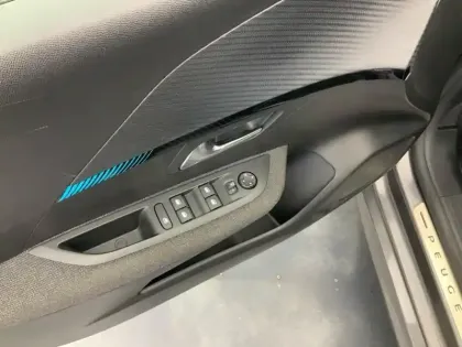 Photo 19 Peugeot 208  PureTech 100 S&S BVM6 Style