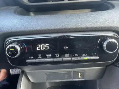 Photo 14 Toyota Yaris Hybride 116h Design / Pack confort