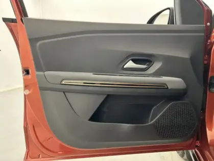 Photo 10 Dacia Jogger 1.6 hybrid 140ch Extreme 5 places - Garantie 08/2029