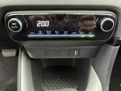 Photo 13 Toyota Yaris Hybride 116h Design