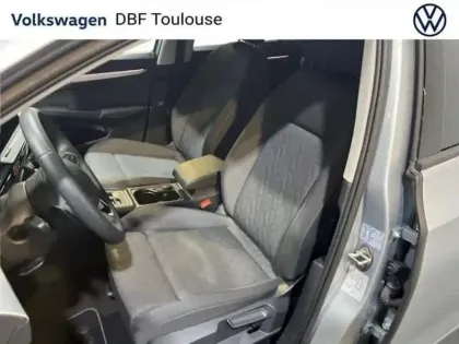 Photo 9 Volkswagen Golf 1.5 eHybrid 204 DSG6 VW Edition