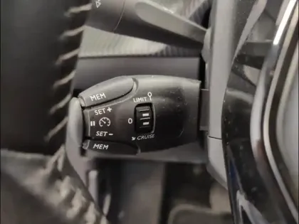 Photo 13 Peugeot 2008  e- 136ch Allure