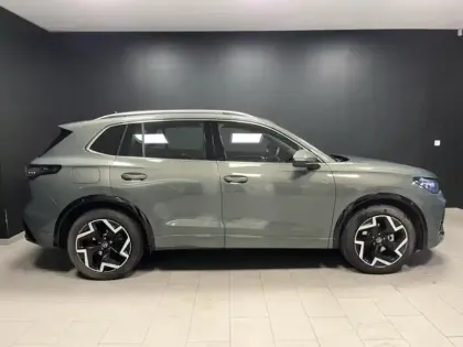 Photo 9 Volkswagen Tiguan  1.5 eTSI 150ch R-Line DSG7