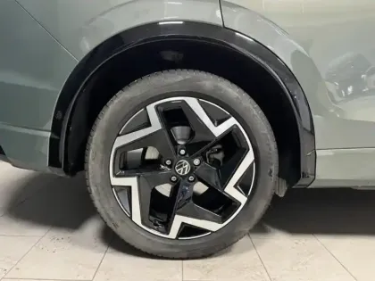 Photo 10 Volkswagen Tiguan  1.5 eTSI 150ch R-Line DSG7