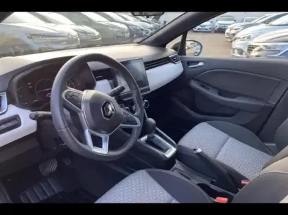 Photo 8 Renault Clio  1.6 E-Tech hybride 140ch Limited -21N