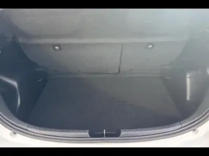 Photo 8 Toyota Yaris  100h Dynamic 5p RC19