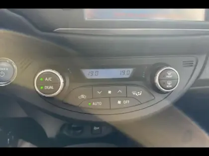 Photo 14 Toyota Yaris  100h Dynamic 5p RC19