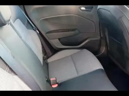 Photo 13 Renault Clio  1.6 E-Tech 145ch full hybrid Techno - 24