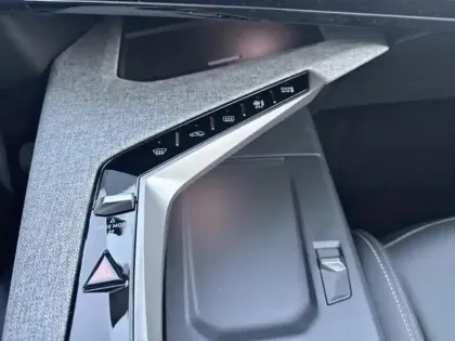 Photo 9 Peugeot 3008  1.2 Hybrid 136ch Allure e-DCS6