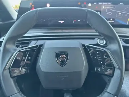 Photo 8 Peugeot 3008  1.2 Hybrid 136ch Allure e-DCS6