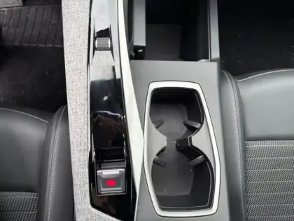 Photo 11 Peugeot 3008  1.2 Hybrid 136ch Allure e-DCS6