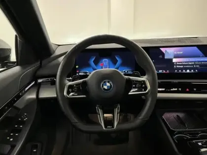 Photo 8 BMW Serie 5 Série 5 530e 299ch M Sport xDrive