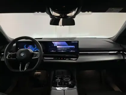 Photo 7 BMW Serie 5 Série 5 530e 299ch M Sport xDrive