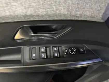 Photo 11 Peugeot 3008  1.2 Hybrid 136ch GT e-DCS6