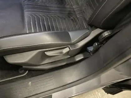 Photo 27 Peugeot 3008  1.2 Hybrid 136ch GT e-DCS6