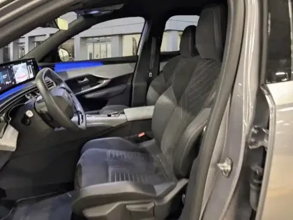 Photo 8 Peugeot 3008  1.2 Hybrid 136ch GT e-DCS6