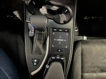 Photo 12 Lexus UX  250h 2WD Pack Confort Business MY20