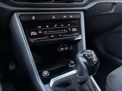 Photo 13 Volkswagen T-roc  1.0 TSI 110ch Life Plus