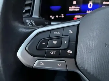 Photo 11 Volkswagen T-roc  1.0 TSI 110ch Life Plus