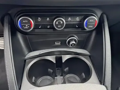 Photo 13 Alfa Romeo Stelvio  2.2 Diesel 160ch Veloce AT8