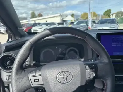 Photo 11 Toyota C-HR  2.0 Hybride Rechargeable 225ch GR Sport MY25