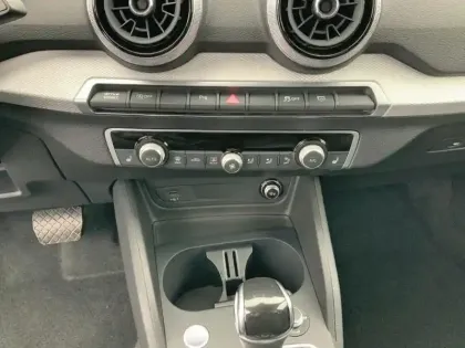 Photo 12 Audi Q2  35 TFSI 150 S tronic 7 Design Luxe