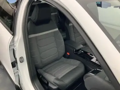 Photo 8 Citroën C4  BlueHDi 130 EAT8 Business