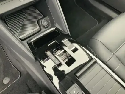 Photo 23 Citroën C4 e- 136 ch Automatique Shine Pack