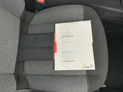 Photo 15 Citroën C4  Blue HDi 130 EAT8 Feel Nav Business R