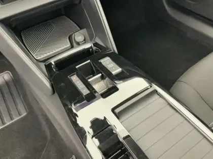 Photo 23 Citroën C4  Blue HDi 130 EAT8 Feel Nav Business R