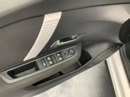 Photo 19 Citroën C4  Blue HDi 130 EAT8 Feel Nav Business R