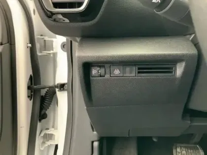 Photo 16 Citroën C4  Blue HDi 130 EAT8 Feel Nav Business R