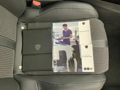 Photo 15 Peugeot 208  PureTech 130 S&S EAT8 GT