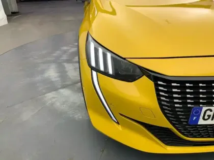 Photo 13 Peugeot 208  PureTech 130 S&S EAT8 GT