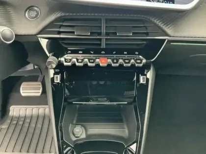 Photo 12 Peugeot 208  PureTech 130 S&S EAT8 GT