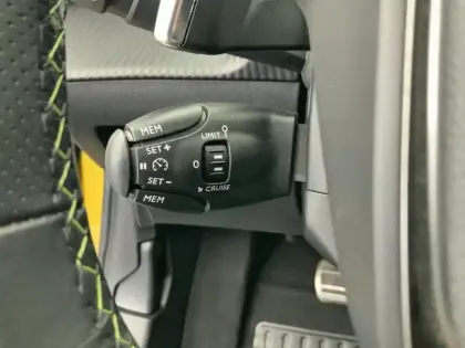 Photo 17 Peugeot 208  PureTech 130 S&S EAT8 GT