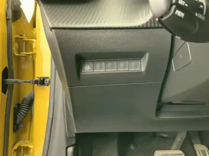 Photo 16 Peugeot 208  PureTech 130 S&S EAT8 GT