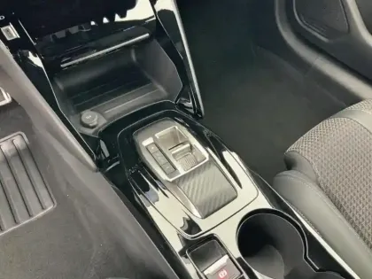 Photo 23 Peugeot 208  PureTech 130 S&S EAT8 GT