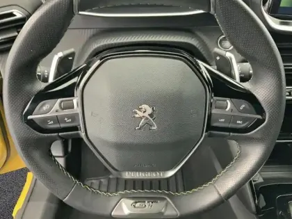 Photo 18 Peugeot 208  PureTech 130 S&S EAT8 GT