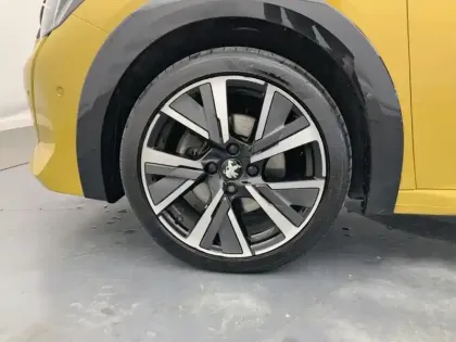 Photo 14 Peugeot 208  PureTech 130 S&S EAT8 GT