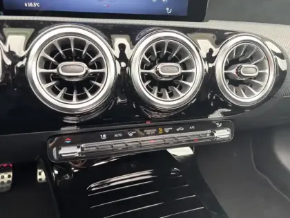 Photo 29 Mercedes Classe A 200 d AMG Line