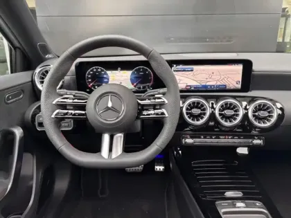 Photo 19 Mercedes Classe A 200 d AMG Line