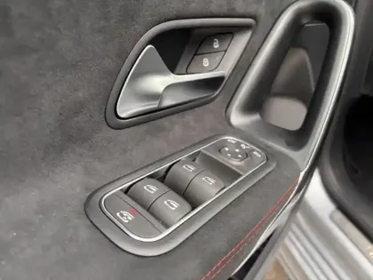 Photo 18 Mercedes Classe A 200 d AMG Line