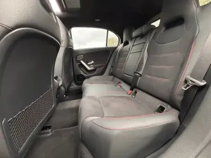 Photo 14 Mercedes Classe A 200 d AMG Line