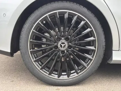 Photo 10 Mercedes Classe A 200 d AMG Line