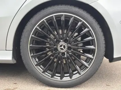 Photo 11 Mercedes Classe A 200 d AMG Line