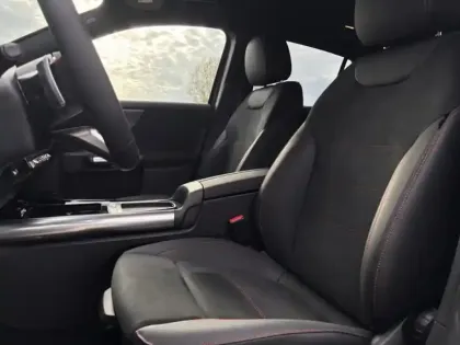 Photo 13 Mercedes GLA 180 AMG Line